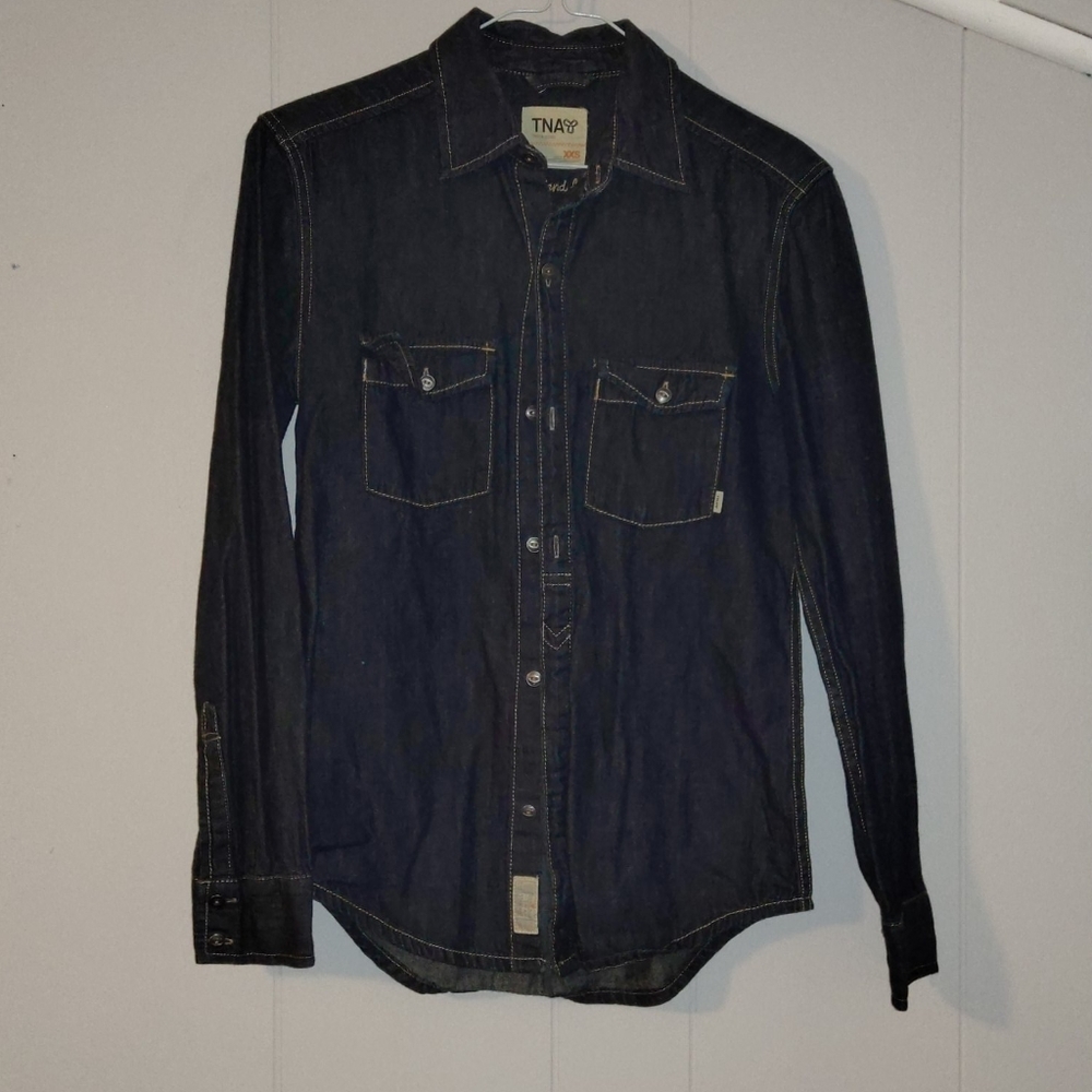 3/ $30 NWOT tna boyfriend button down denim